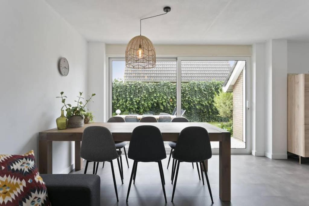 Huebsches Ferienhaus In Ouddorp - Fusslaeufig Zum Strand Und Zentrum Exterior foto