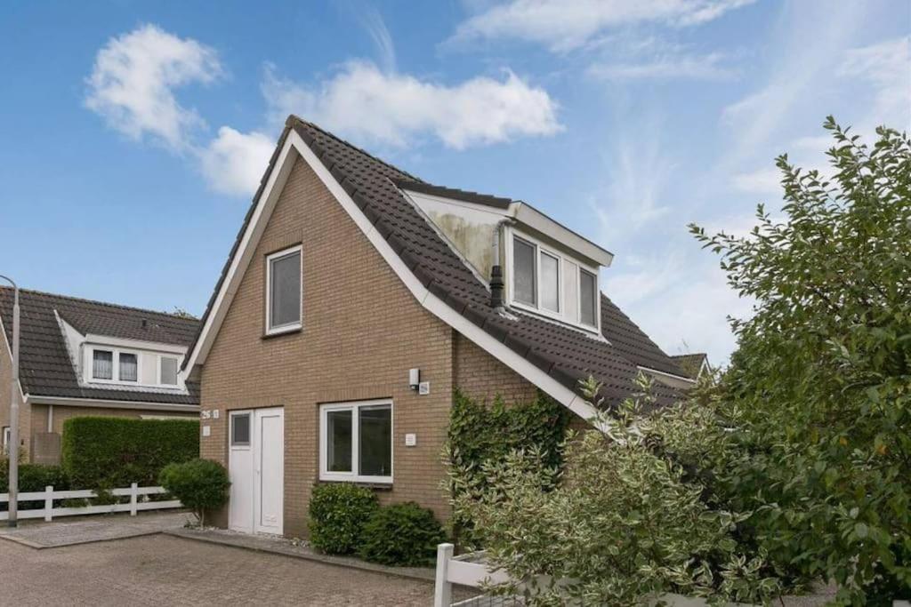 Huebsches Ferienhaus In Ouddorp - Fusslaeufig Zum Strand Und Zentrum Exterior foto